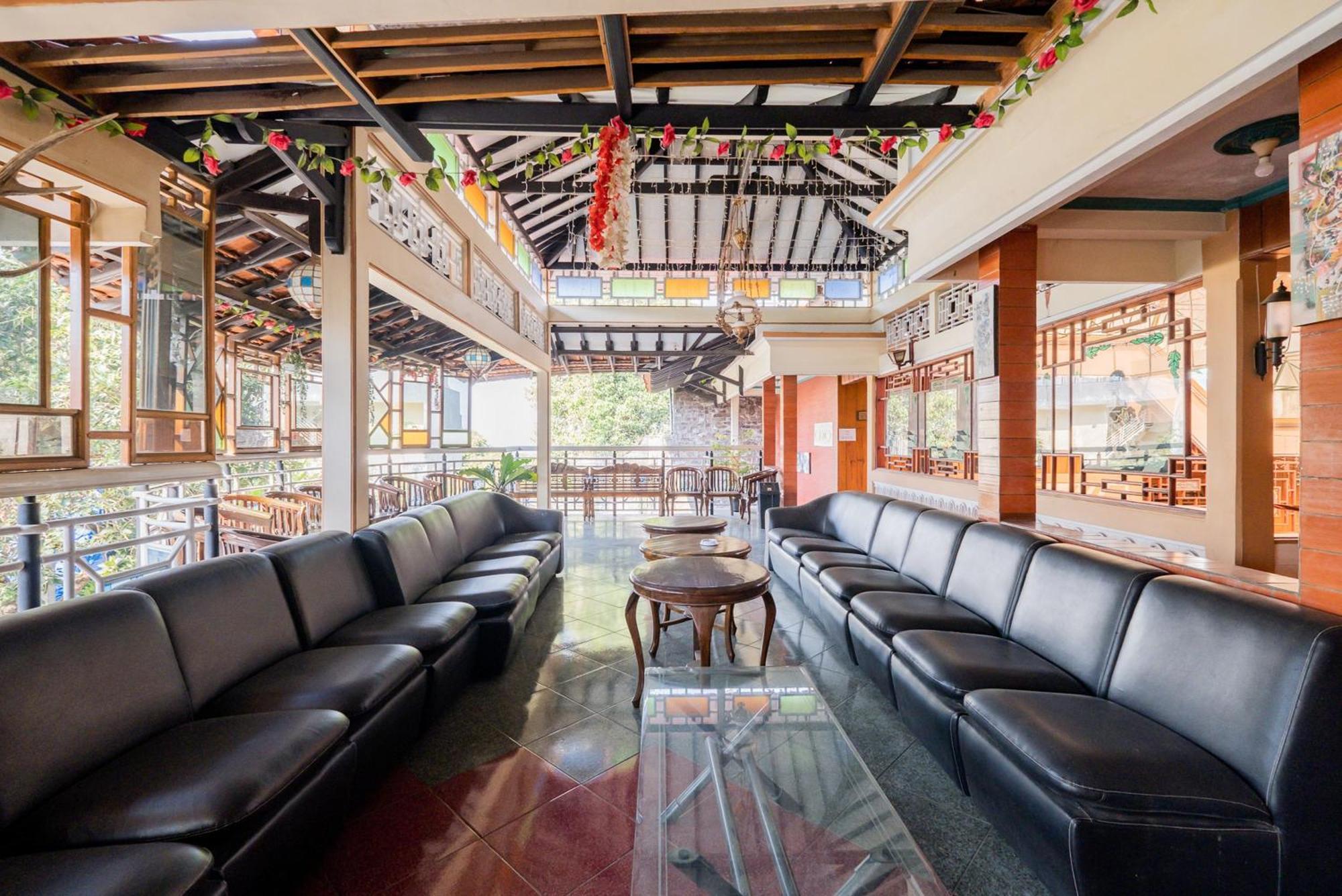 Urbanview Hotel Near Jatim Park 1 By Reddoorz Batu  Exterior photo