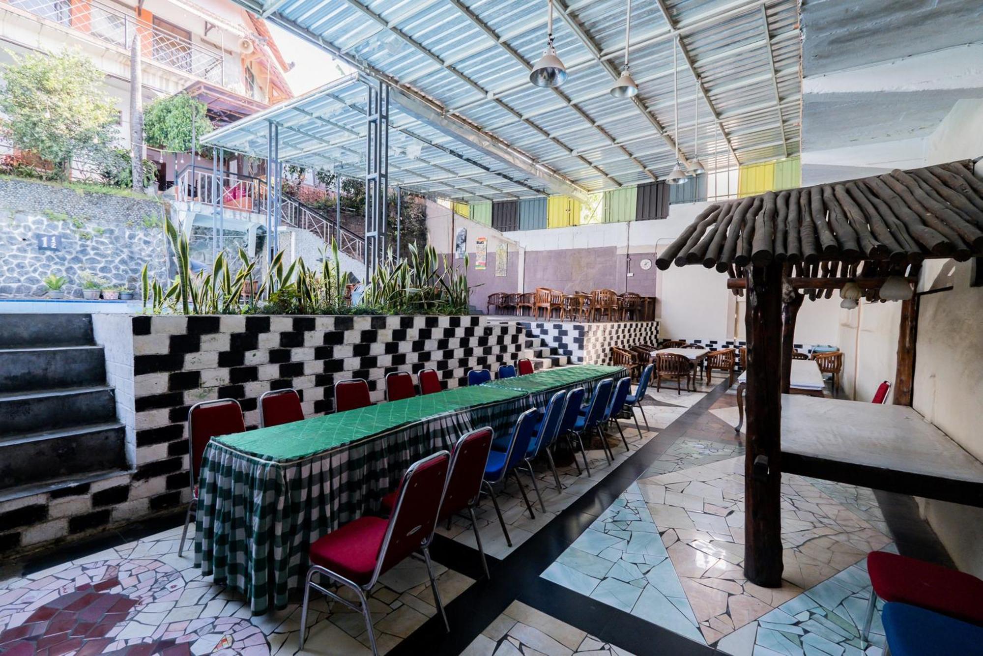 Urbanview Hotel Near Jatim Park 1 By Reddoorz Batu  Exterior photo