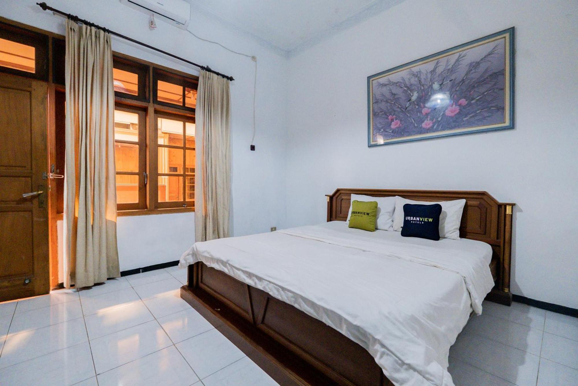 Urbanview Hotel Near Jatim Park 1 By Reddoorz Batu  Exterior photo