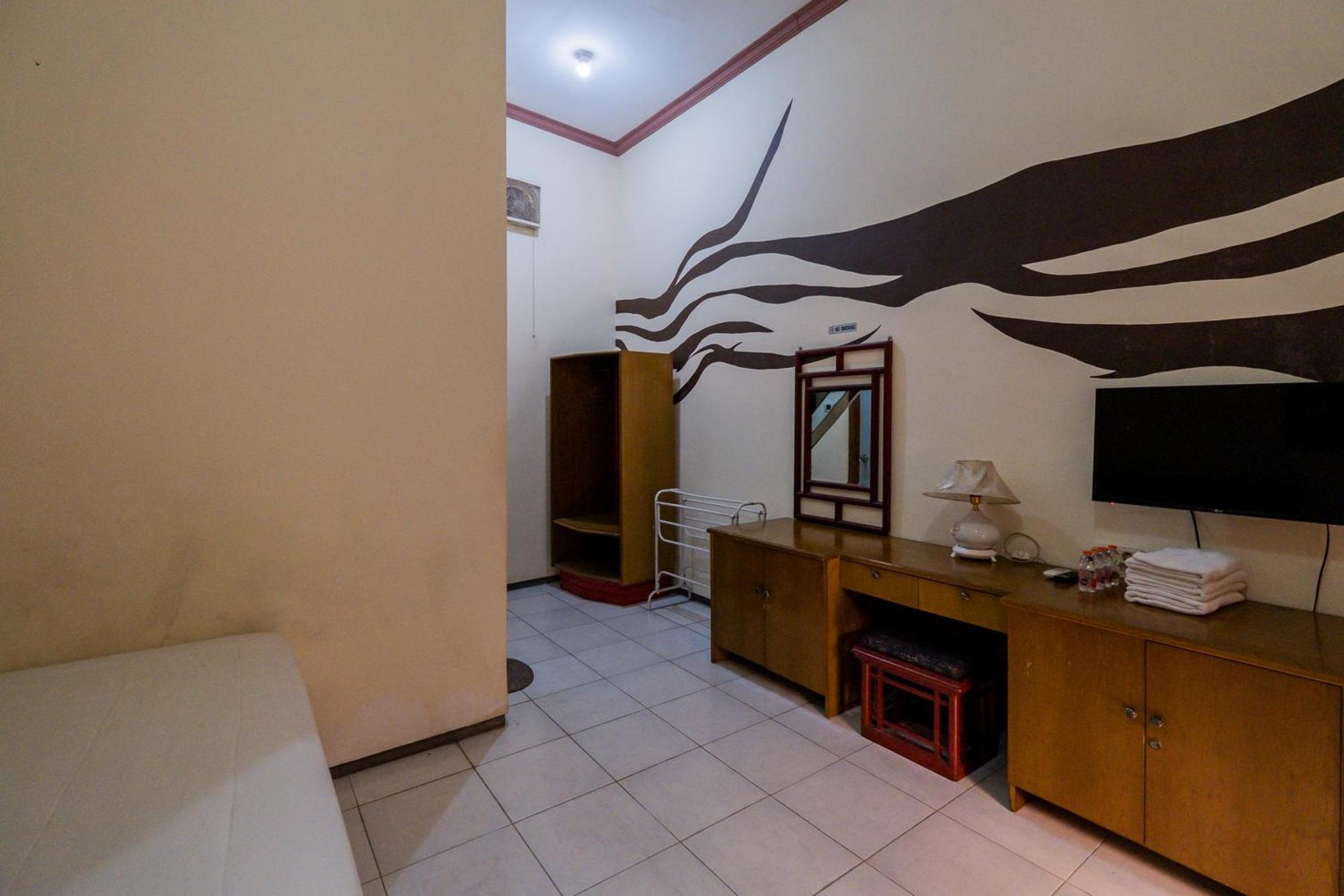 Urbanview Hotel Near Jatim Park 1 By Reddoorz Batu  Exterior photo